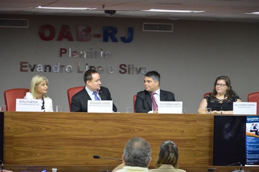 Rita Cortez faz criticas a cooperativas de trabalho, durante encontro na OAB-RJ