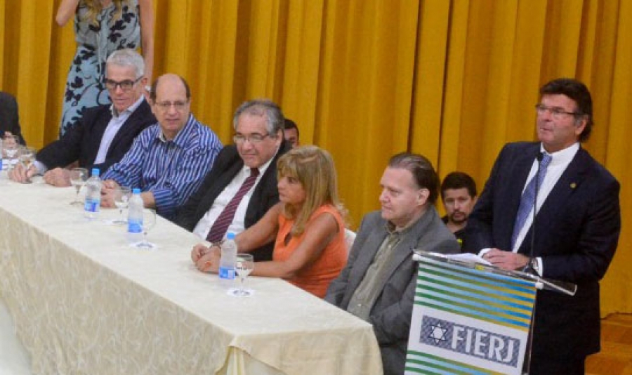 Rita Cortez integra mesa de honra na posse da nova Diretoria da Fierj