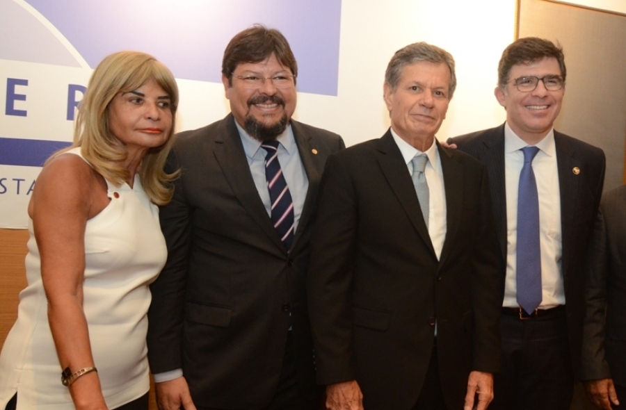 Rita Cortez representa o IAB na posse do novo presidente da Amperj