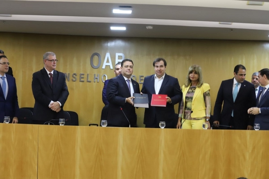 Rodrigo Maia recebe pareceres da OAB e IAB, representado por Rita Cortez, sobre as medidas do pacote de Moro
